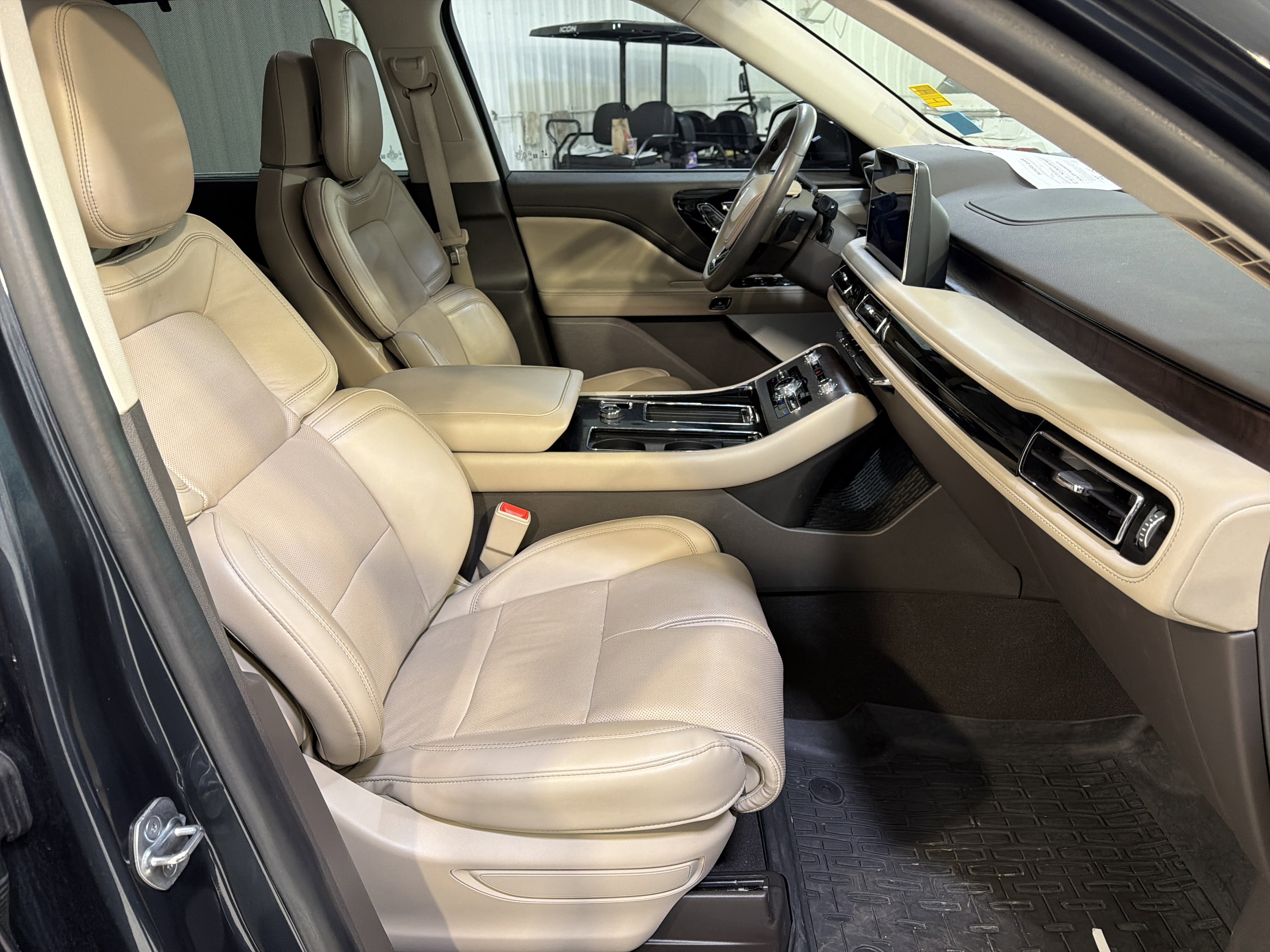 Used 2022 Lincoln Aviator Reserve w/ Equipment Group 201A AWD/4WD image 13