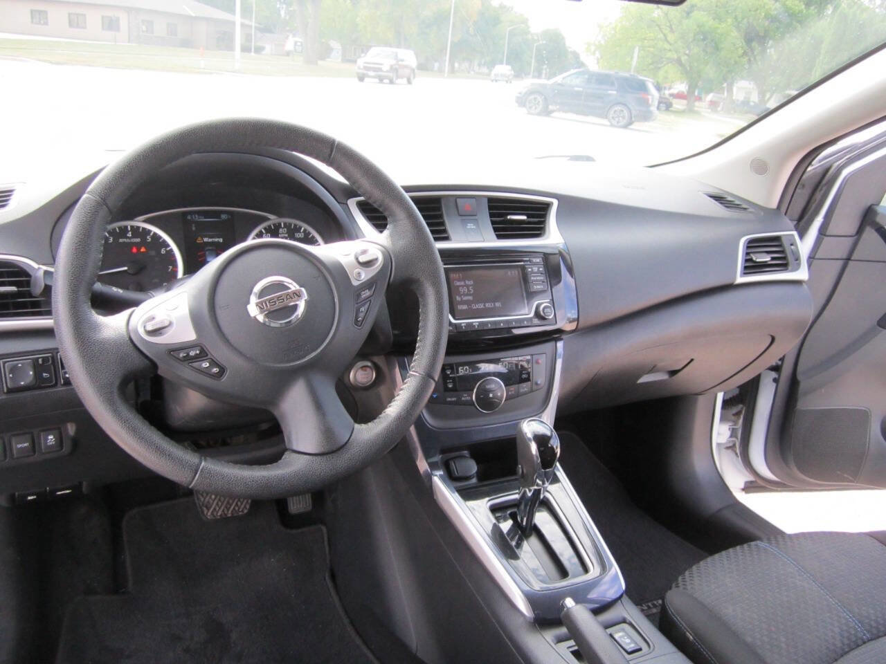 Used 2018 Nissan Sentra SR w/ SR Midnight Edition Package image 9