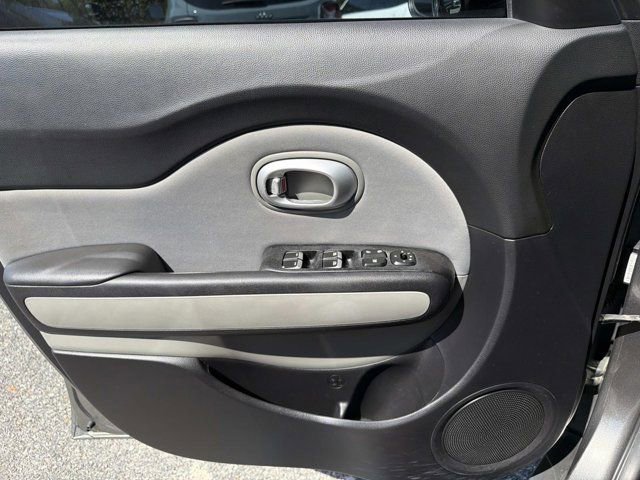 Used 2017 Kia Soul + image 7