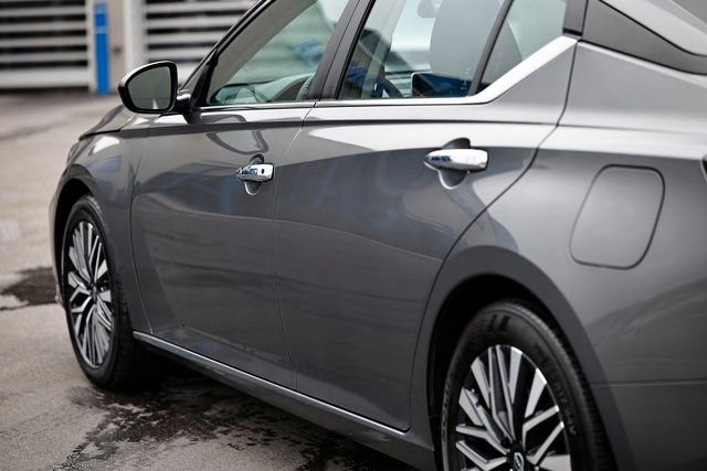 Used 2025 Nissan Altima 2.5 SV image 8