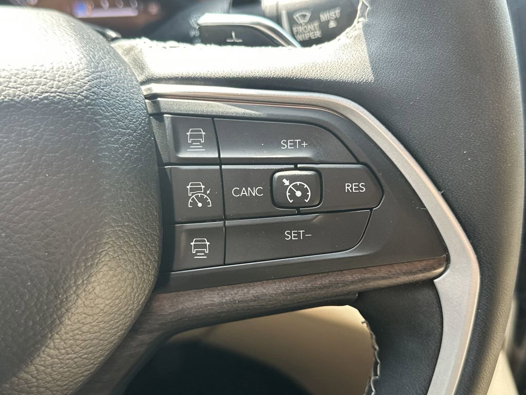 Used 2023 Jeep Grand Cherokee L Limited w/ Black Appearance Package image 29