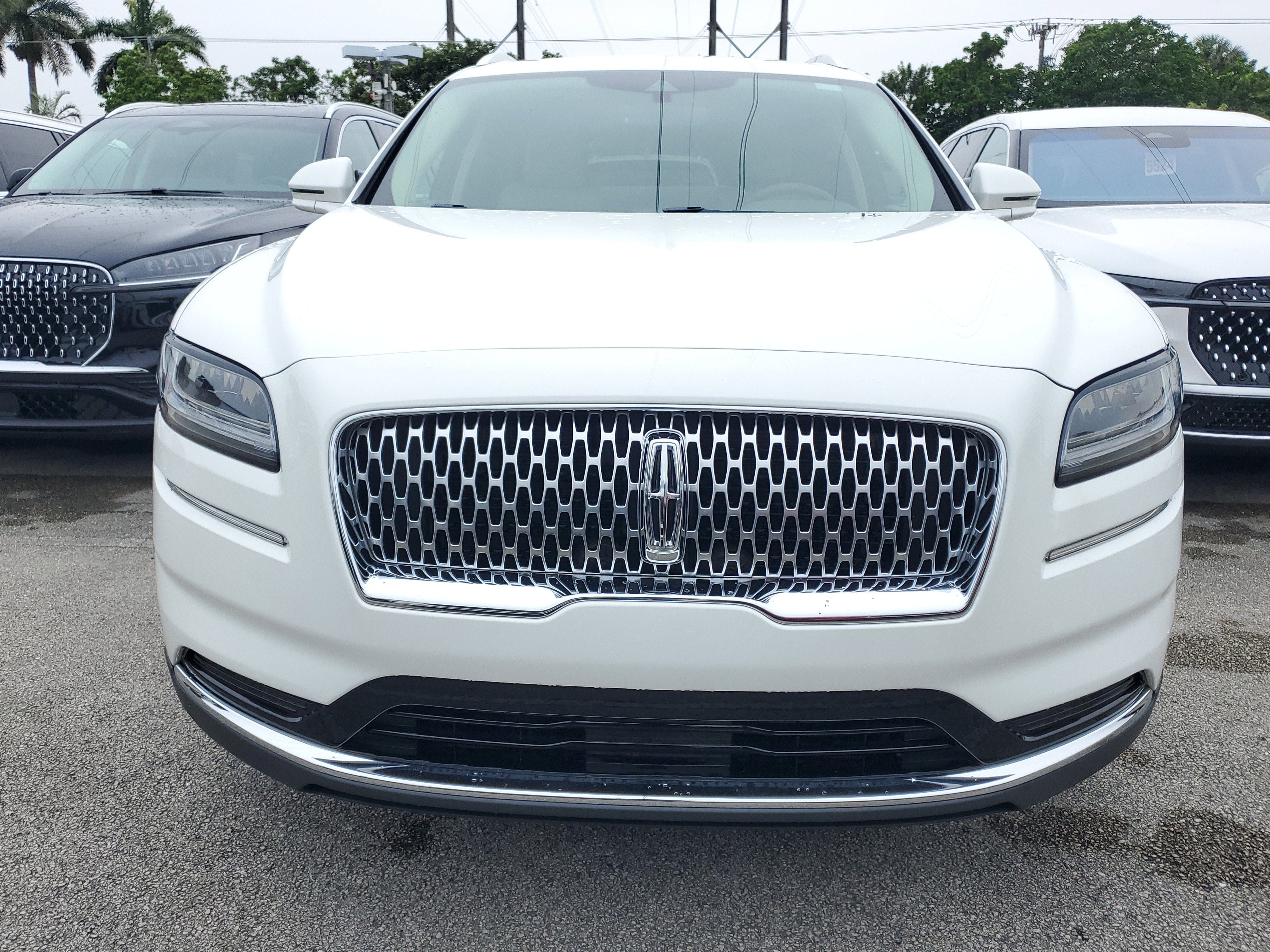 Certified 2022 Lincoln Nautilus FWD image 2