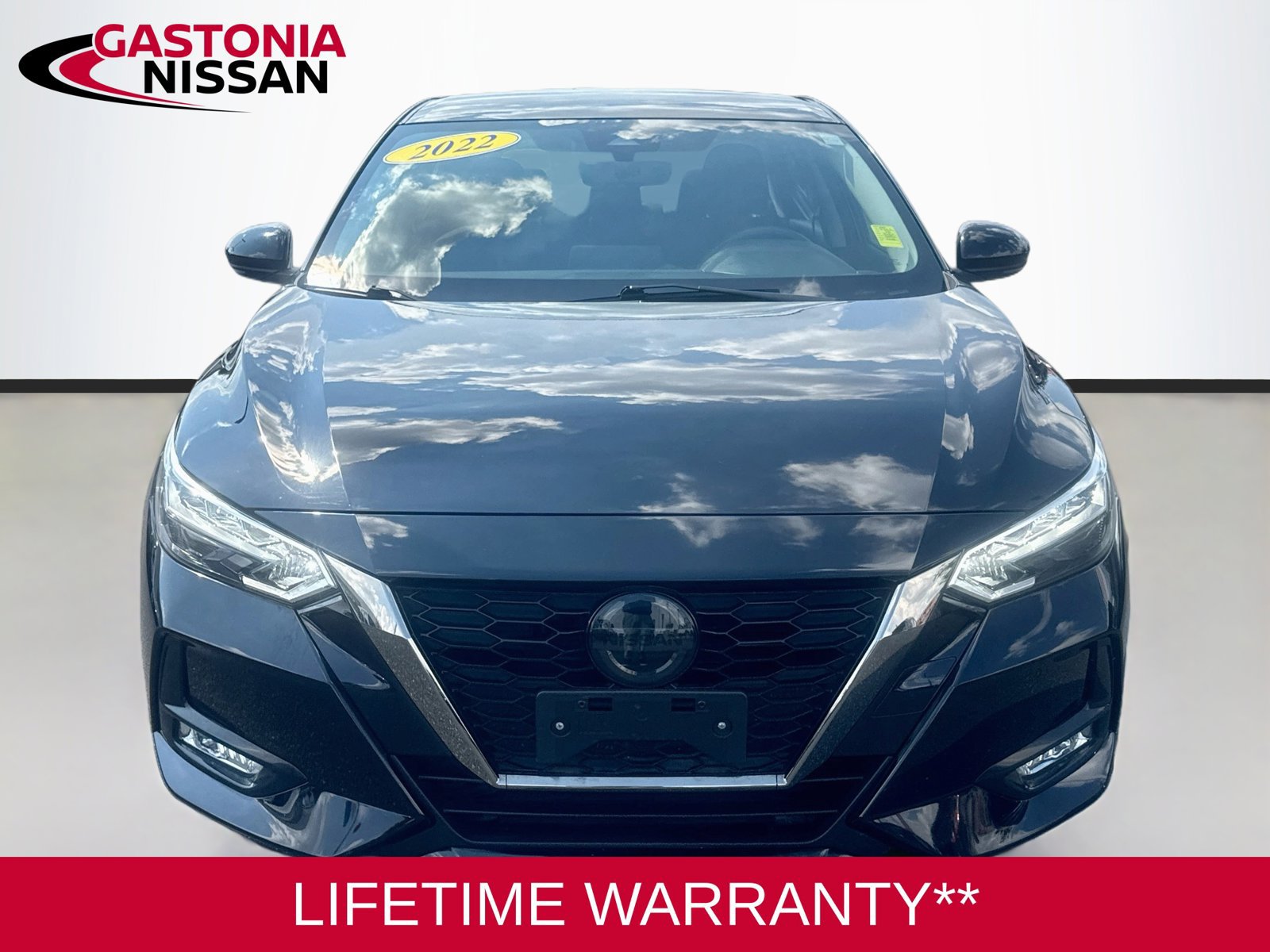 Used 2022 Nissan Sentra SR w/ Electronics Package FWD image 2