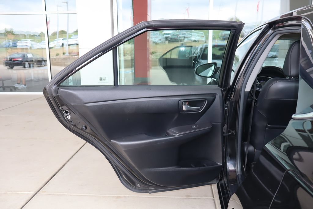Used 2015 Toyota Camry SE FWD image 27