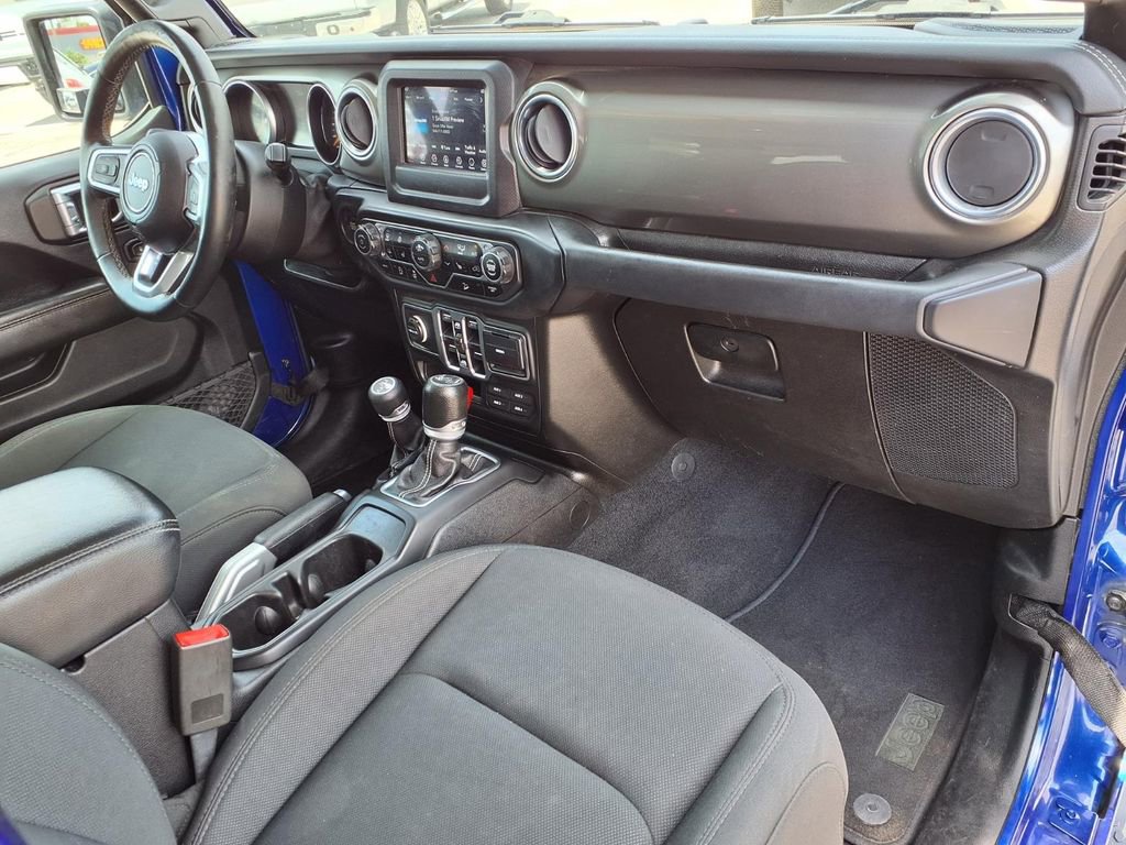 Used 2018 Jeep Wrangler Unlimited Sahara w/ Dual Top Group AWD/4WD image 12