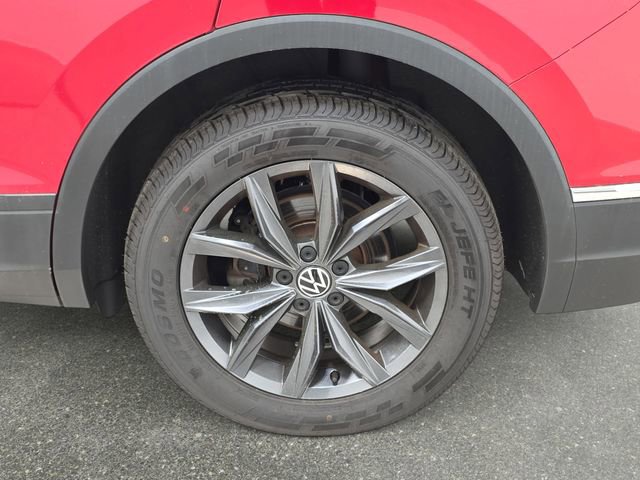 Used 2023 Volkswagen Tiguan SE w/ Panoramic Sunroof Package AWD/4WD image 31