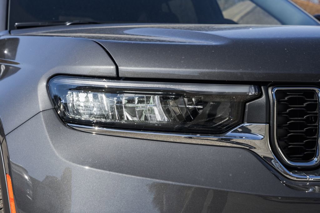 New 2025 Jeep Grand Cherokee Laredo X w/ Luxury Tech Group I image 13