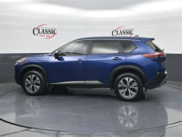 Used 2023 Nissan Rogue SV image 2