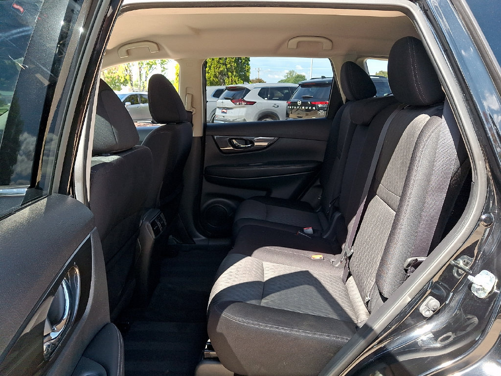 Used 2020 Nissan Rogue SV FWD image 10