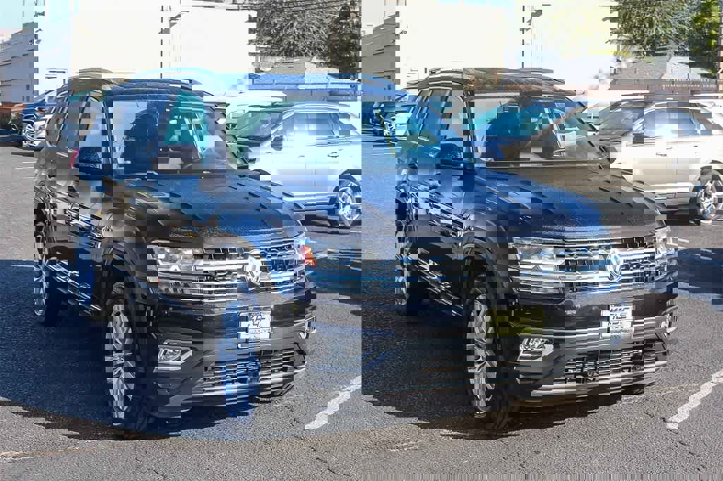 Used 2018 Volkswagen Atlas SEL Premium image 3