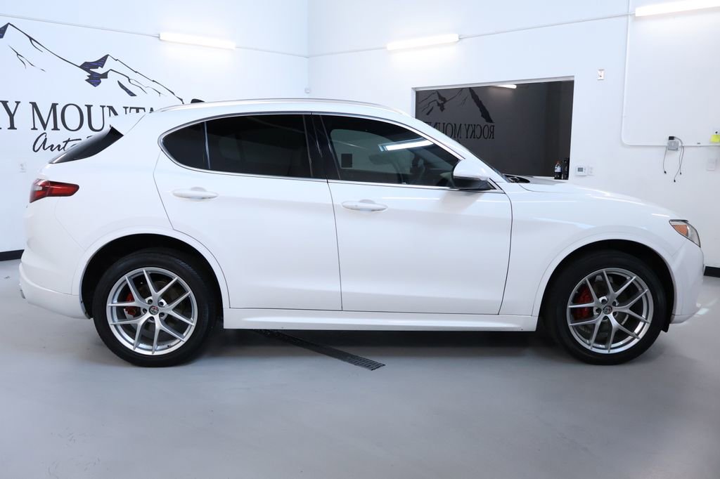 Used 2021 Alfa Romeo Stelvio Ti image 8