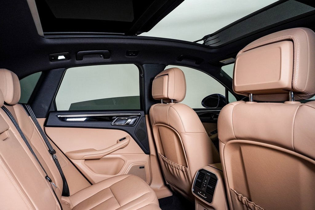 Certified 2025 Porsche Macan image 16