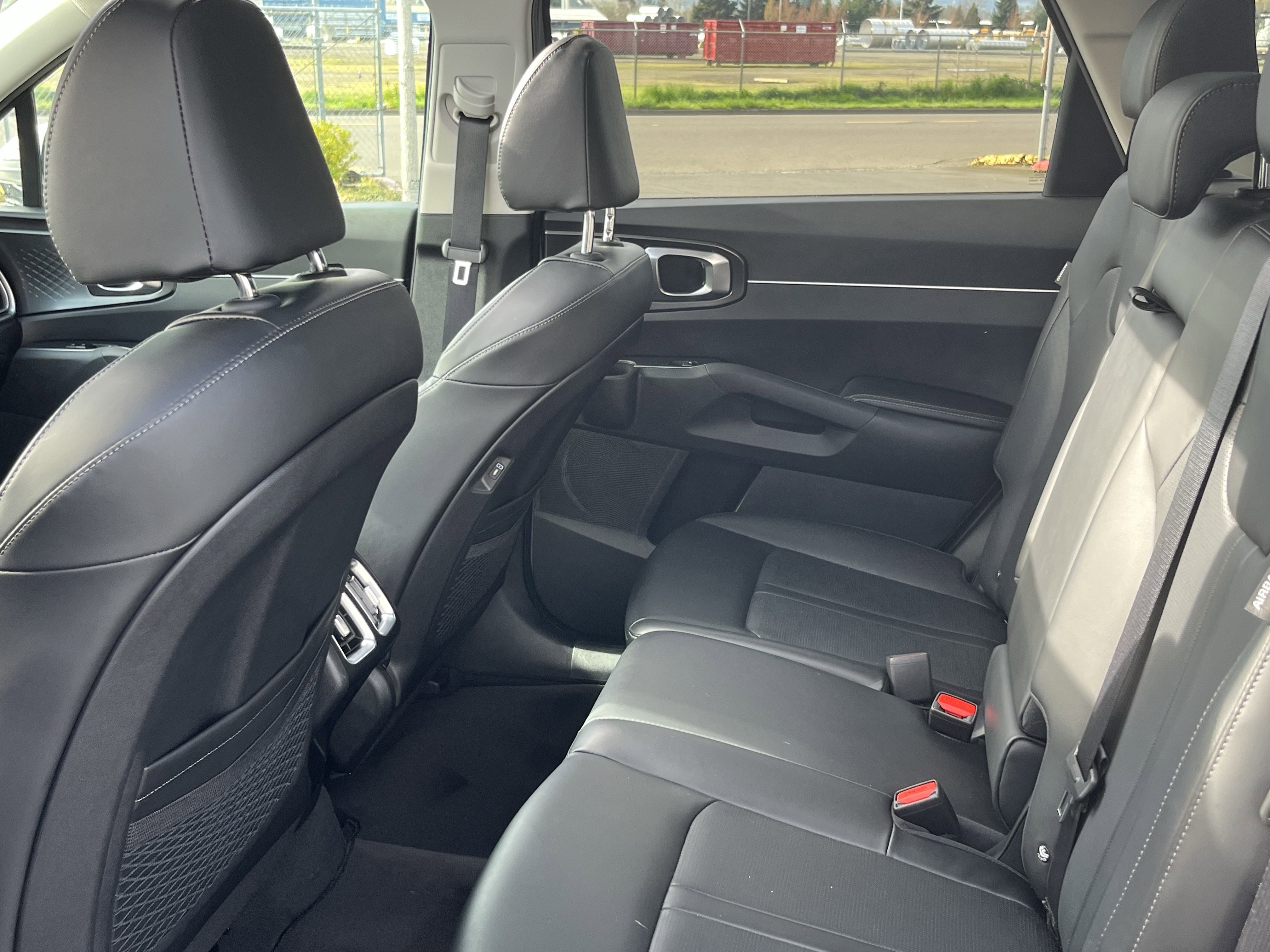 Used 2024 Kia Sorento S w/ Panoramic Sunroof Package image 13