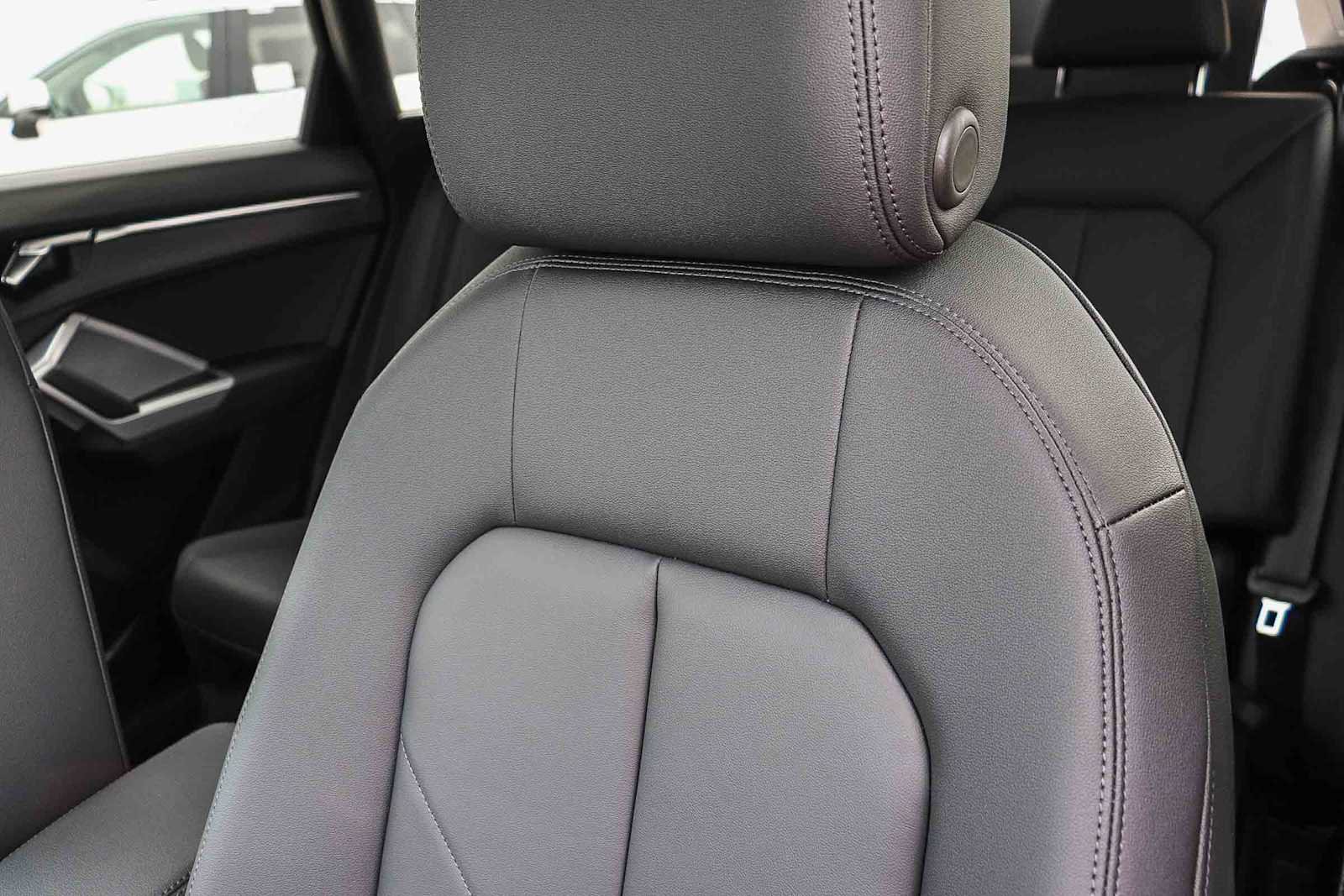 New 2025 Audi Q3 2.0T Premium image 35