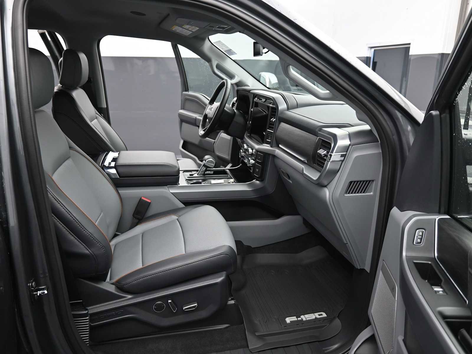 New 2025 Ford F150 Lariat w/ Equipment Group 502A High image 14