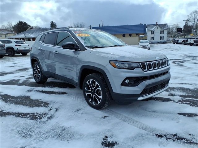 Used 2023 Jeep Compass Limited image 2