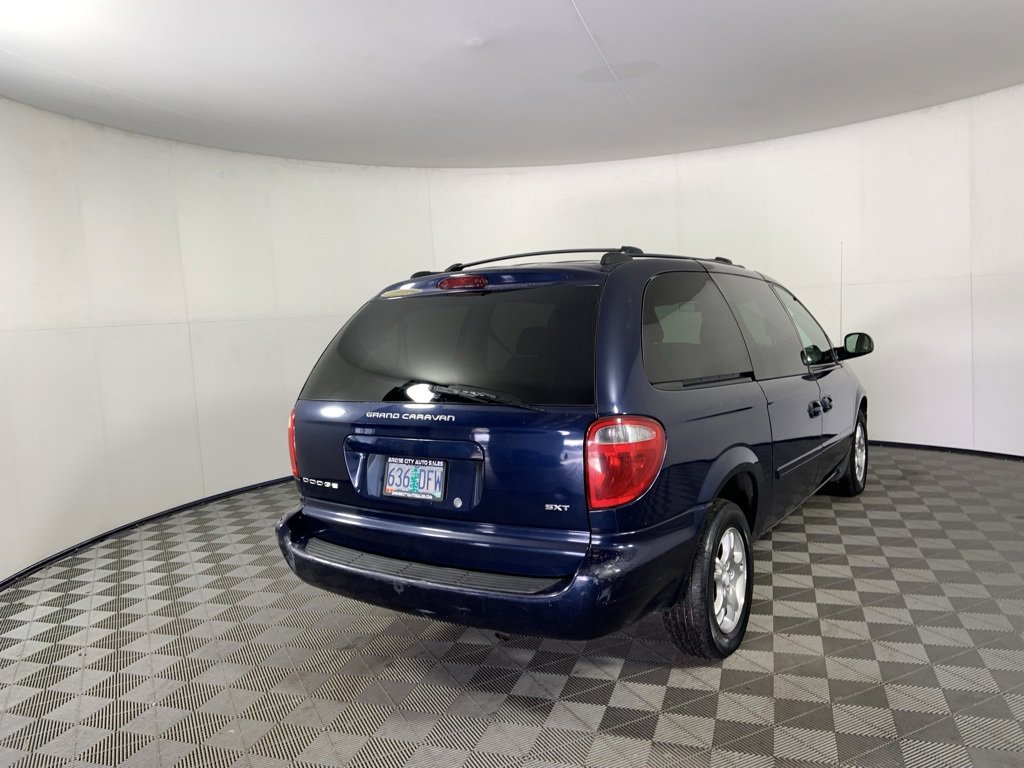 Used 2004 Dodge Grand Caravan SXT image 3