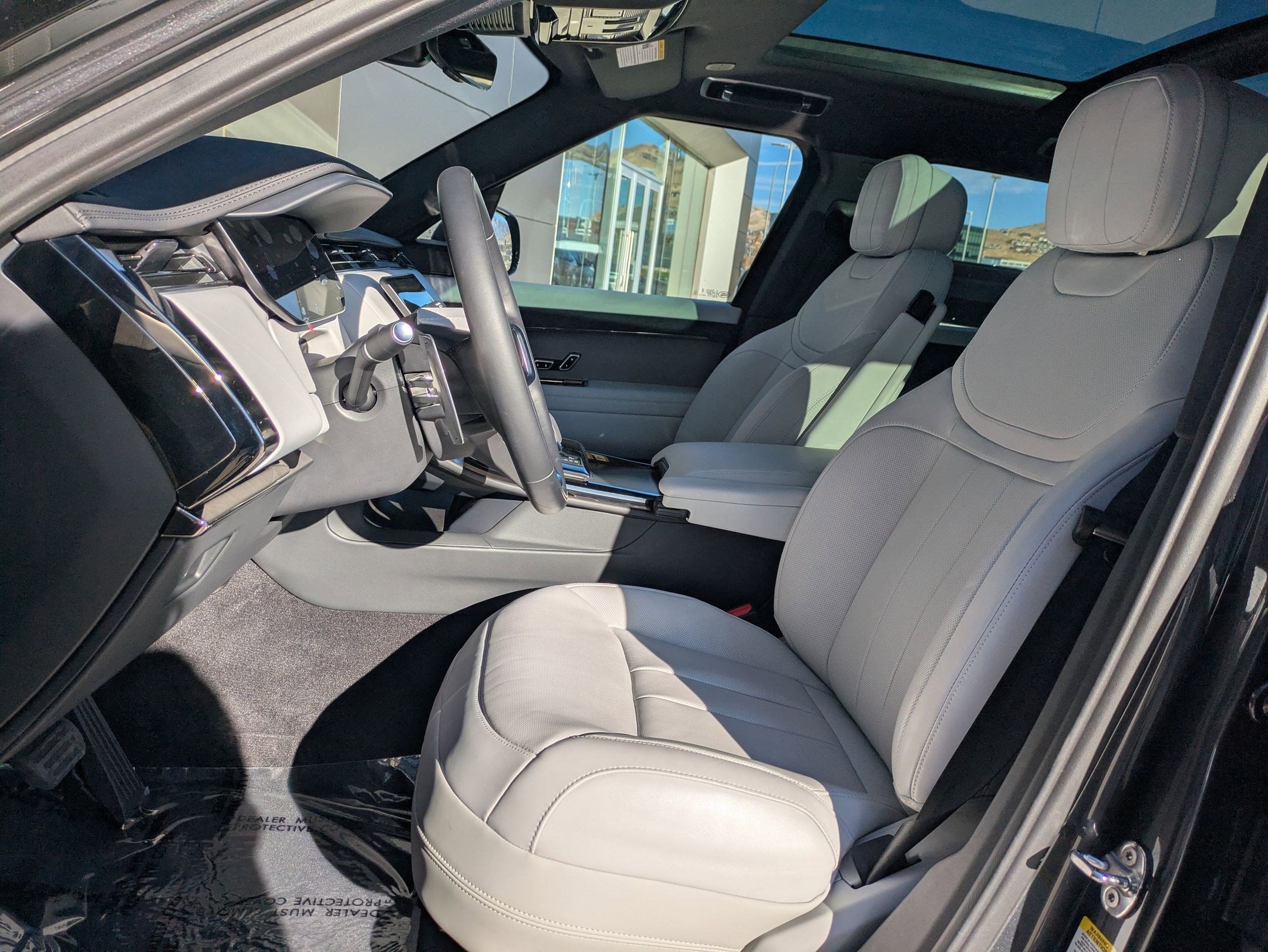 Used 2025 Land Rover Range Rover Sport SE image 24