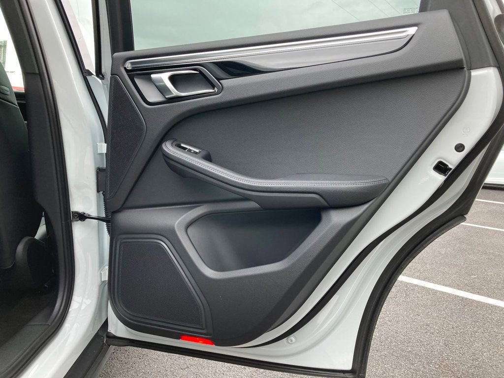 Used 2024 Porsche Macan image 27