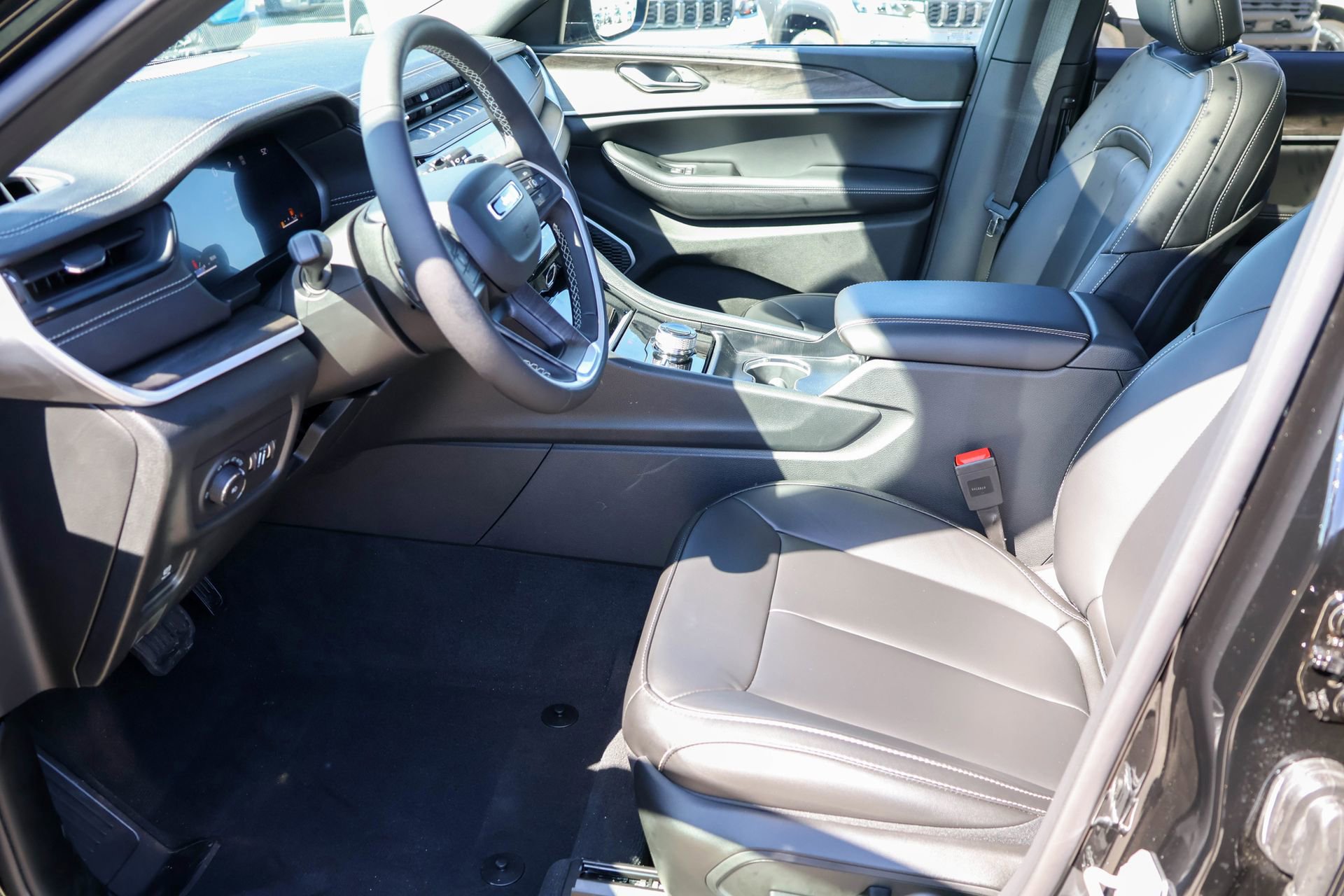 New 2026 Jeep Grand Cherokee L Limited w/ Limited Altitude Package image 5