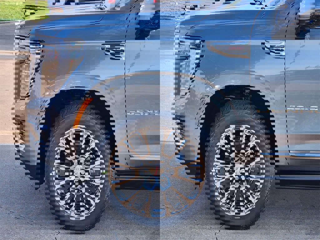 New 2026 GMC Yukon Denali w/ Sun & Power Step Package image 6
