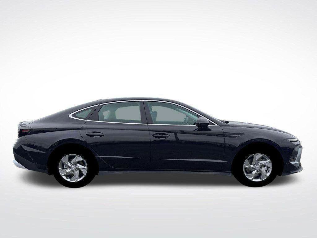 New 2026 Hyundai Sonata SE FWD image 9