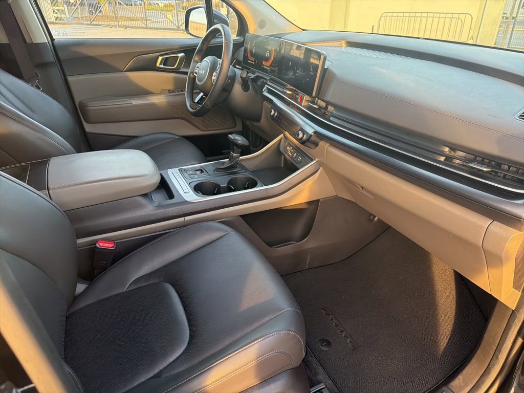 Used 2025 Kia Carnival image 20