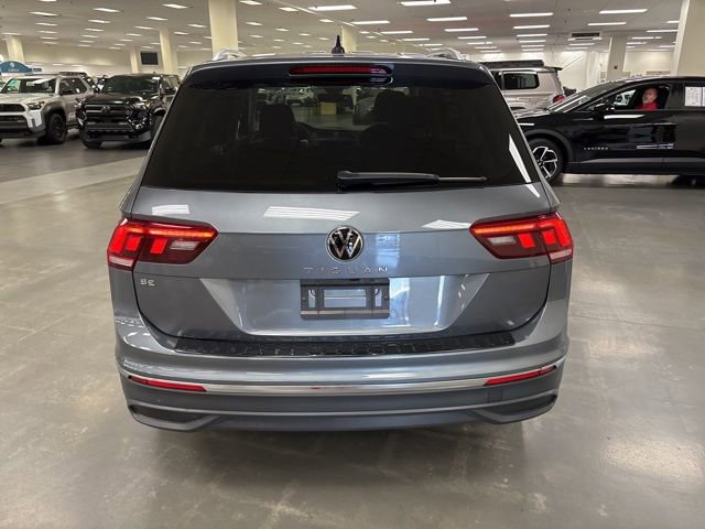Used 2024 Volkswagen Tiguan SE w/ Panoramic Sunroof Package FWD image 6