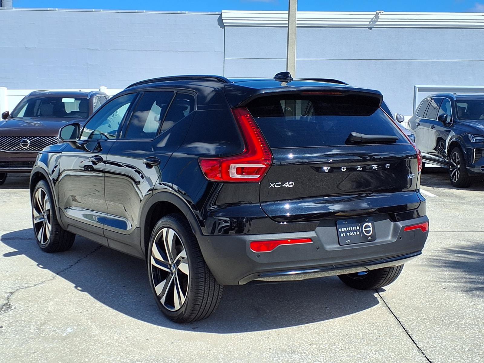 Certified 2025 Volvo XC40 B5 Ultra AWD/4WD image 5