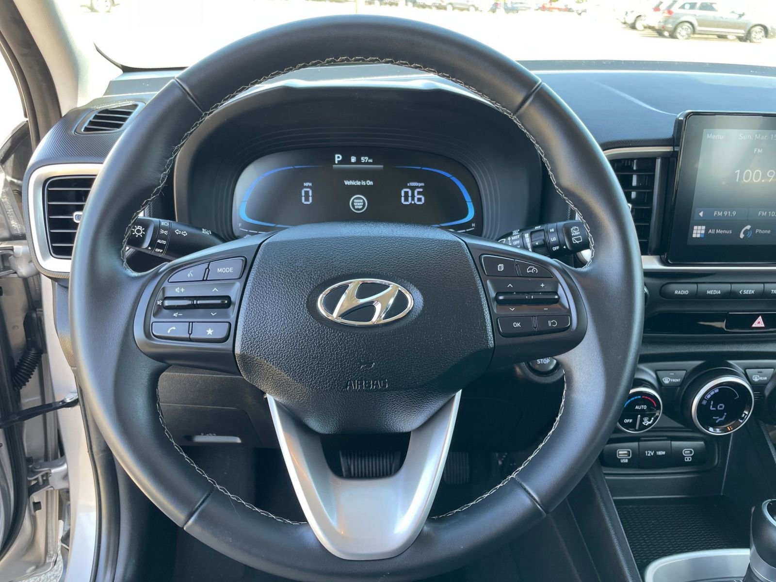 Used 2025 Hyundai Venue SEL image 28