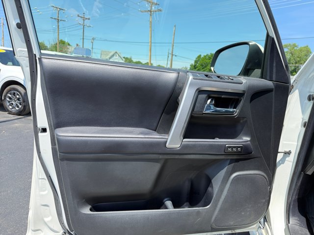 Used 2018 Toyota 4Runner Limited AWD/4WD image 30