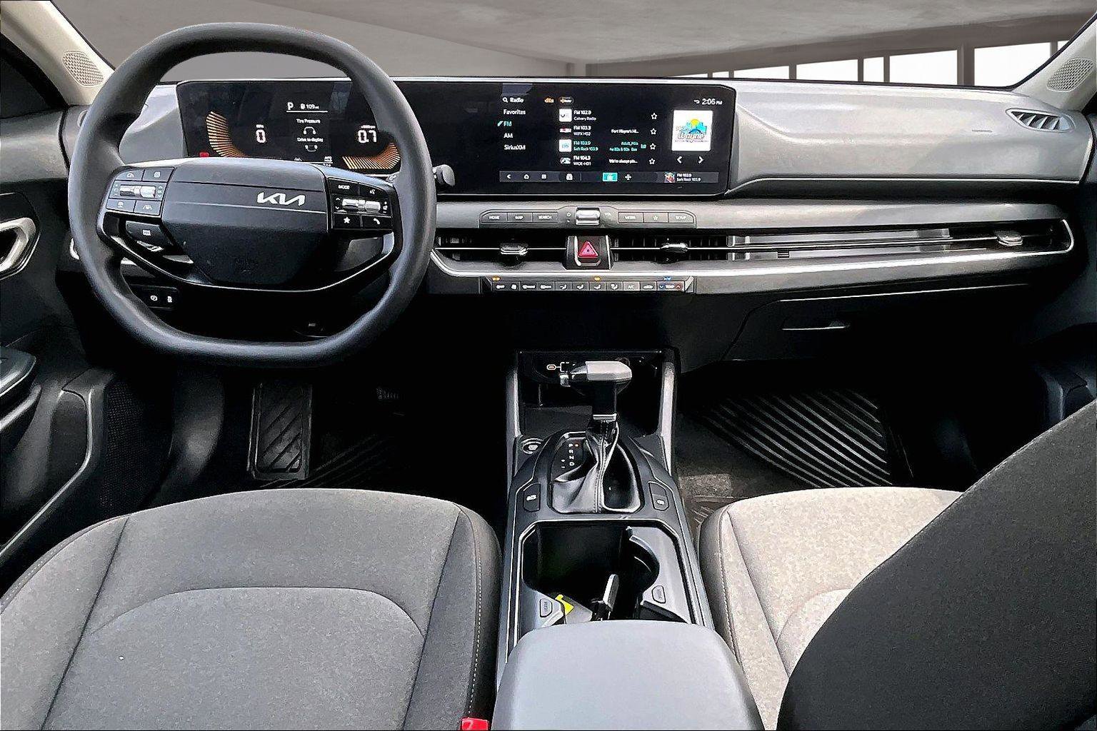 Used 2025 Kia K4 LXS image 17