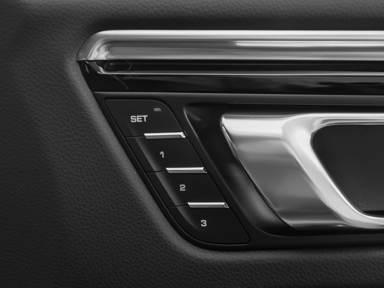 Used 2025 Porsche Macan image 17