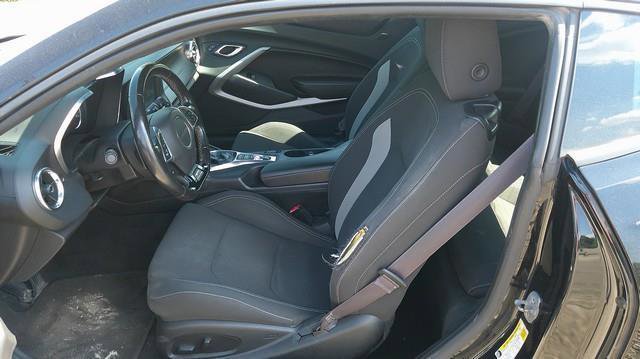 Used 2017 Chevrolet Camaro LT RWD image 5