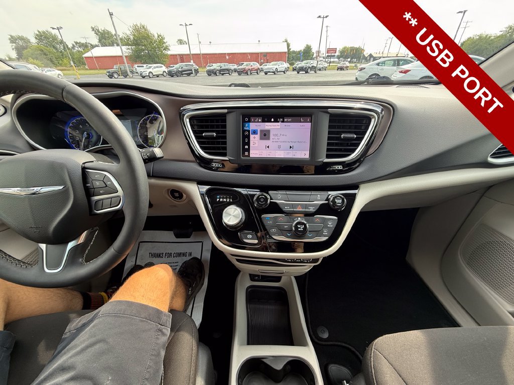 Used 2022 Chrysler Voyager LX FWD image 21