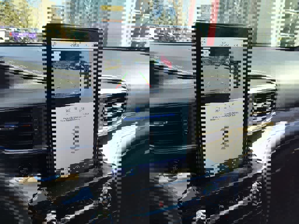 Used 2022 Ford Explorer Platinum w/ Equipment Group 601A image 17