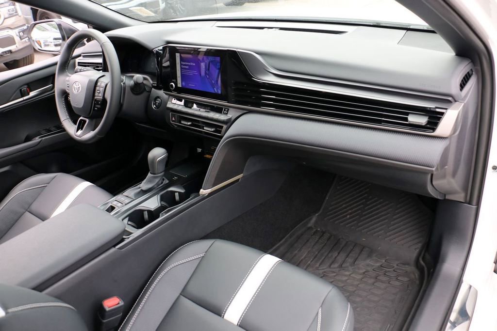 Used 2026 Toyota Camry Hybrid w/ Convenience Package FWD image 32