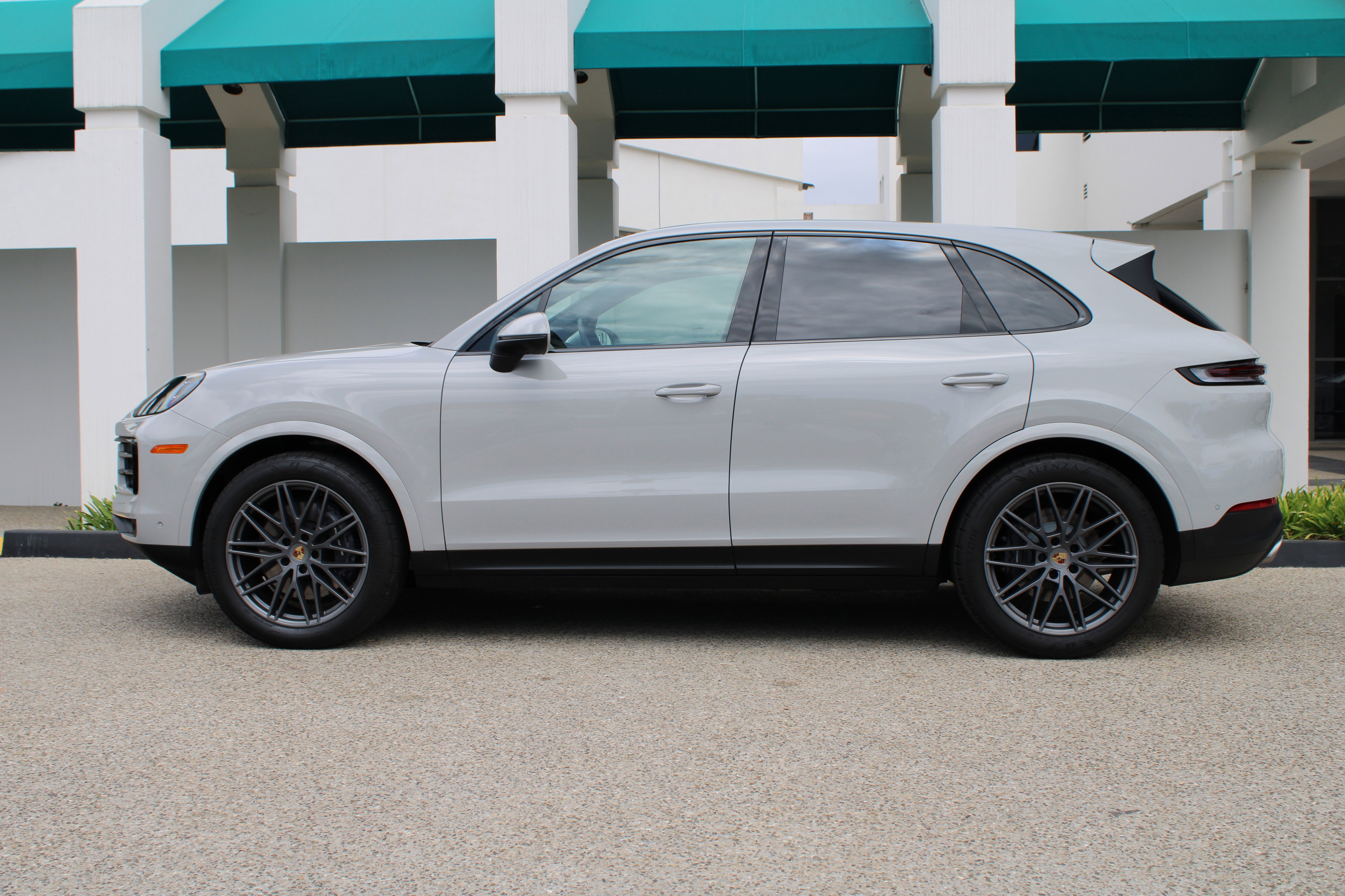 Certified 2025 Porsche Cayenne image 2
