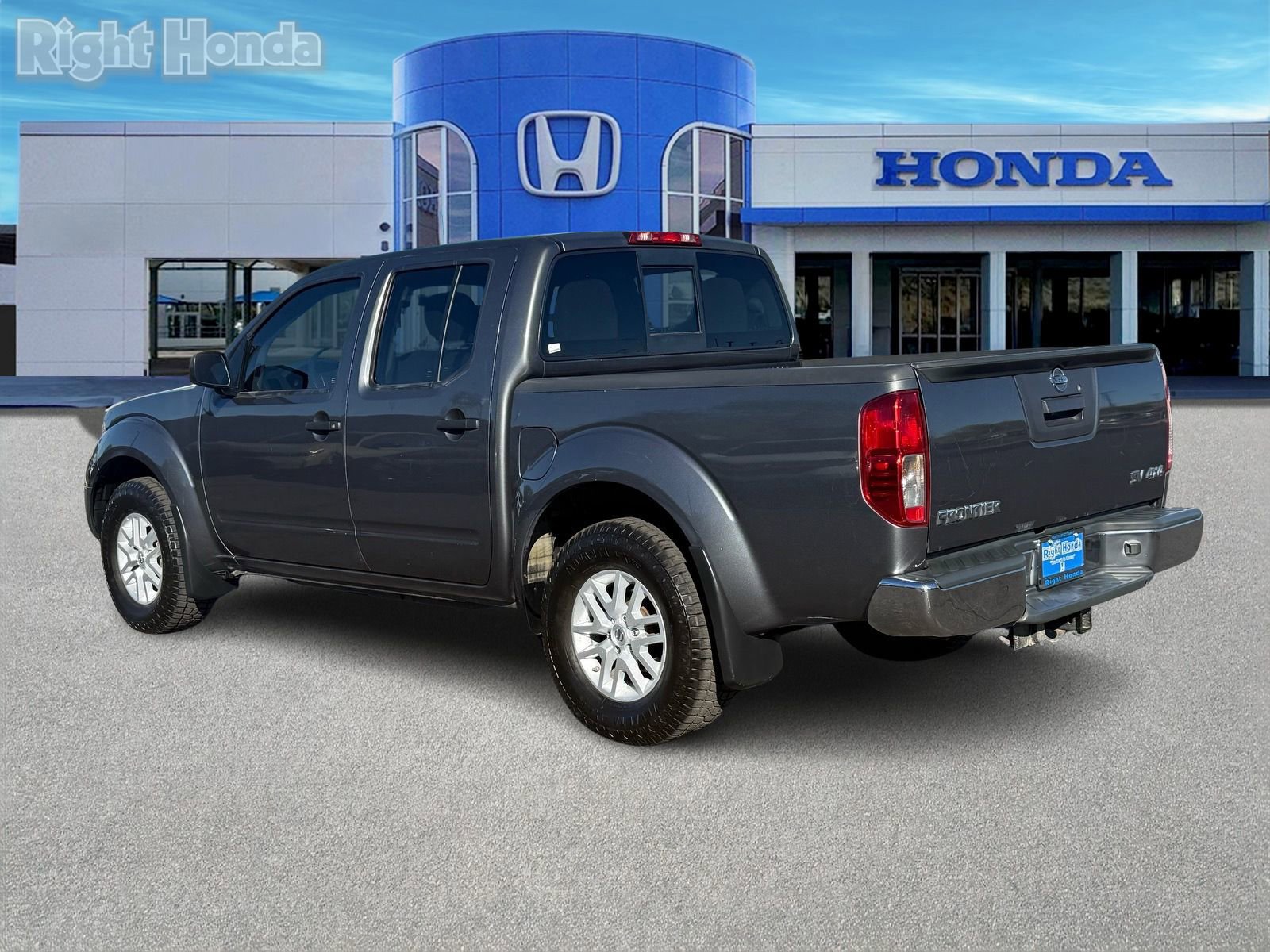 Used 2018 Nissan Frontier SV image 4