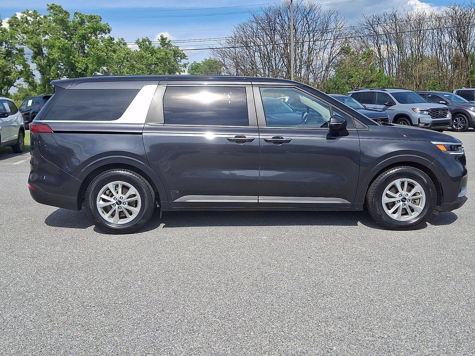 Used 2024 Kia Carnival LX FWD image 7