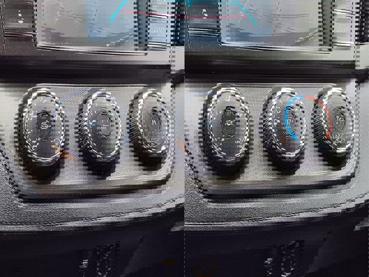 Used 2015 Toyota RAV4 LE image 20