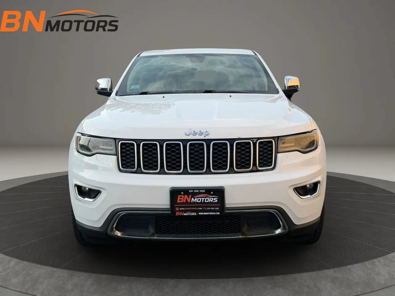 Used 2018 Jeep Grand Cherokee Limited w/ Luxury Group II AWD/4WD image 2