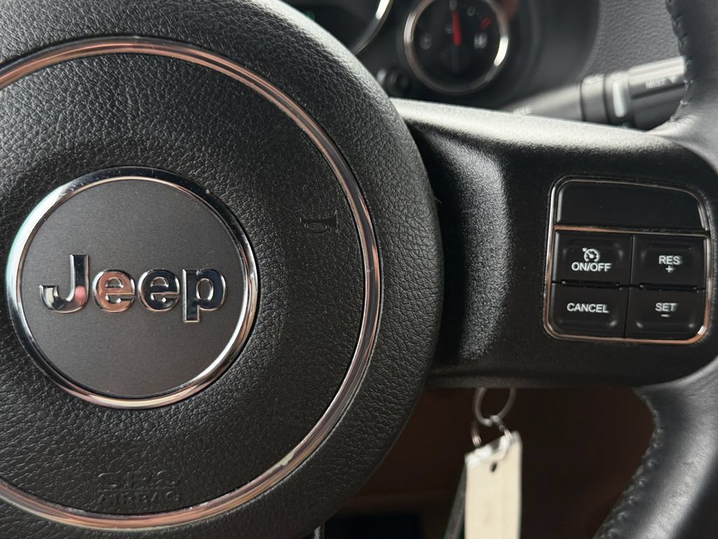 Used 2014 Jeep Wrangler Unlimited Sahara w/ Connectivity Group AWD/4WD image 23