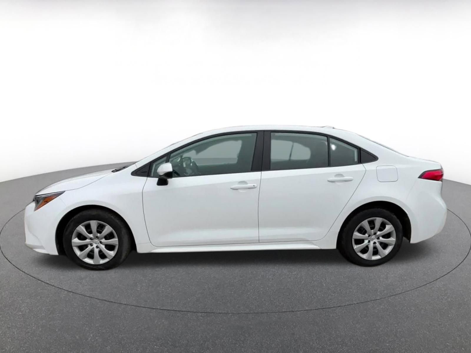 Used 2025 Toyota Corolla LE image 9