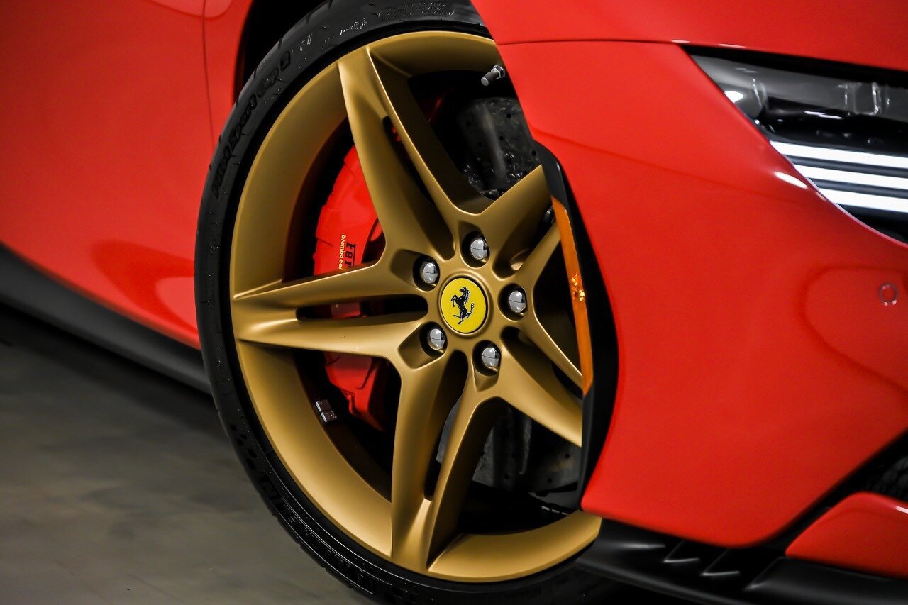 Used 2022 Ferrari SF90 Spider image 4