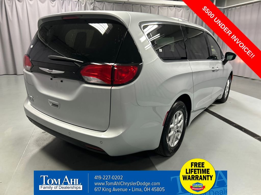 New 2026 Chrysler Voyager LX image 7