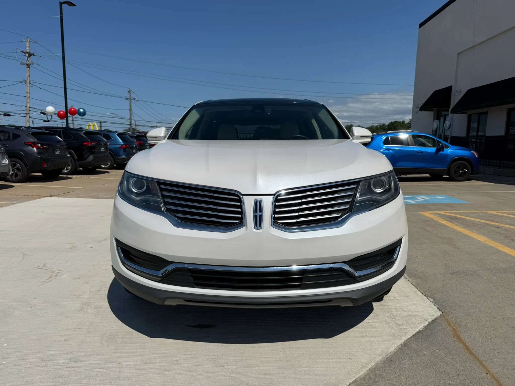 Used 2016 Lincoln MKX Select w/ Select Plus Package AWD/4WD image 2
