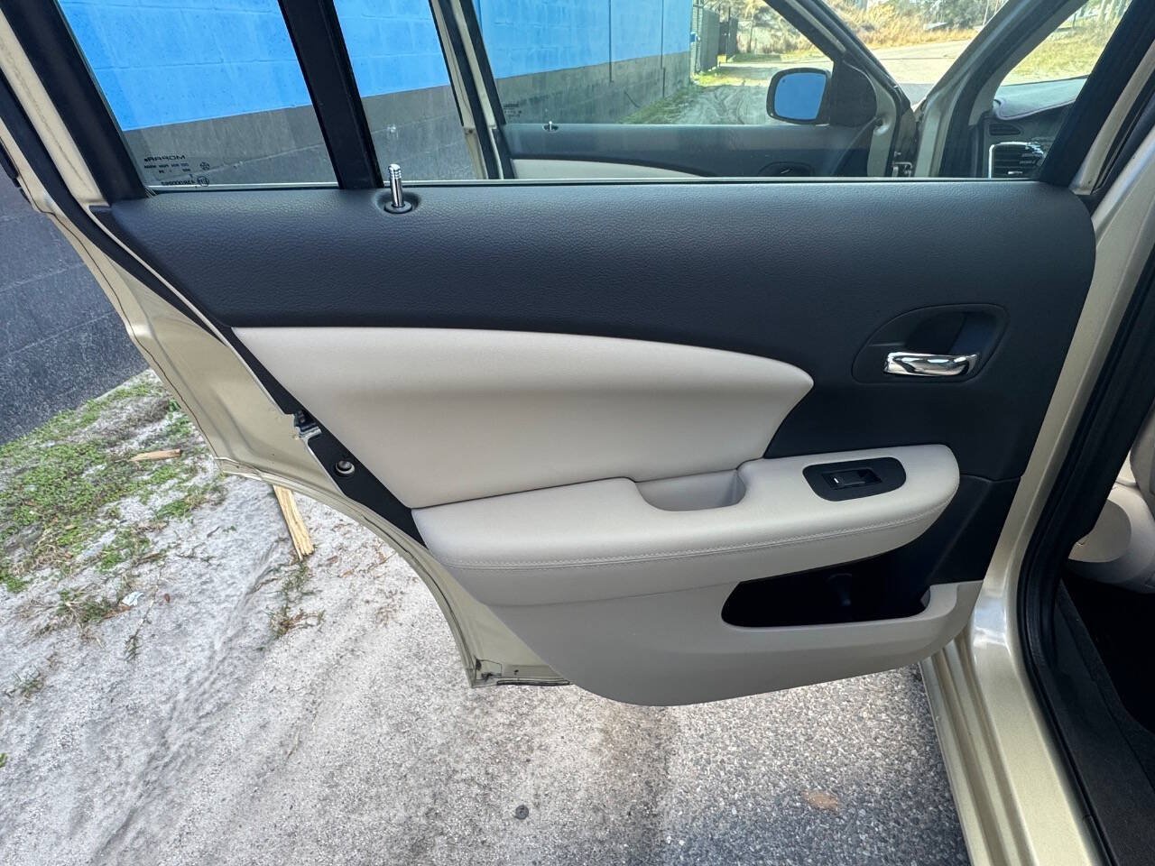 Used 2011 Chrysler 200 Limited FWD image 22