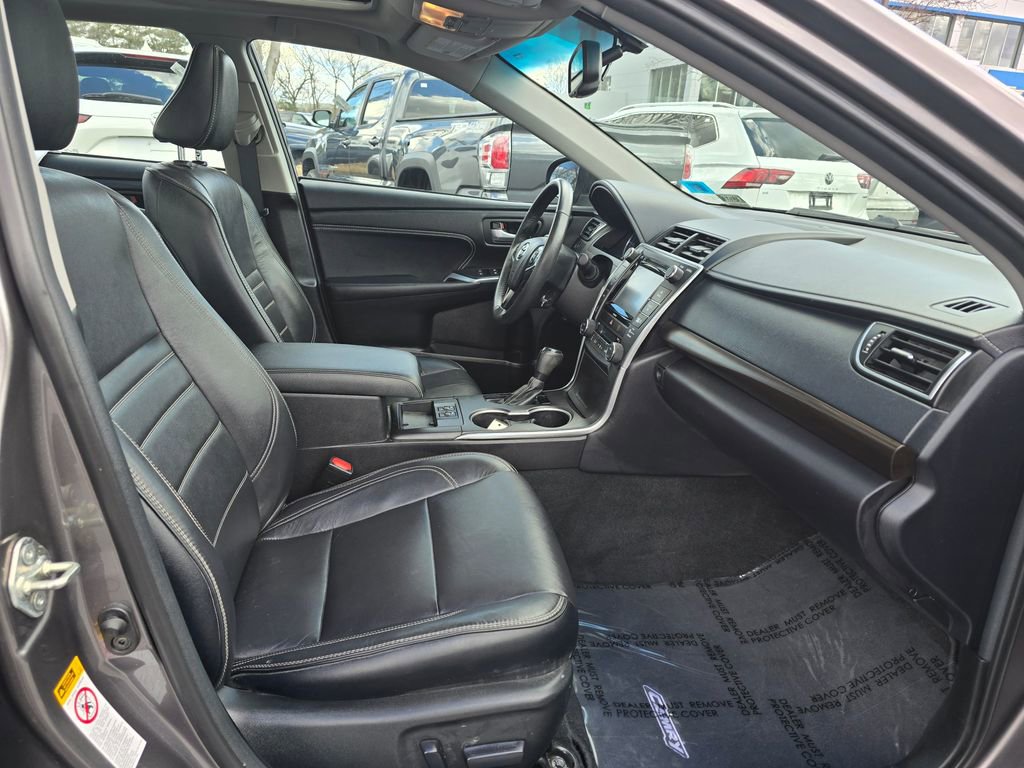 Used 2017 Toyota Camry XLE w/ Moonroof Package image 11