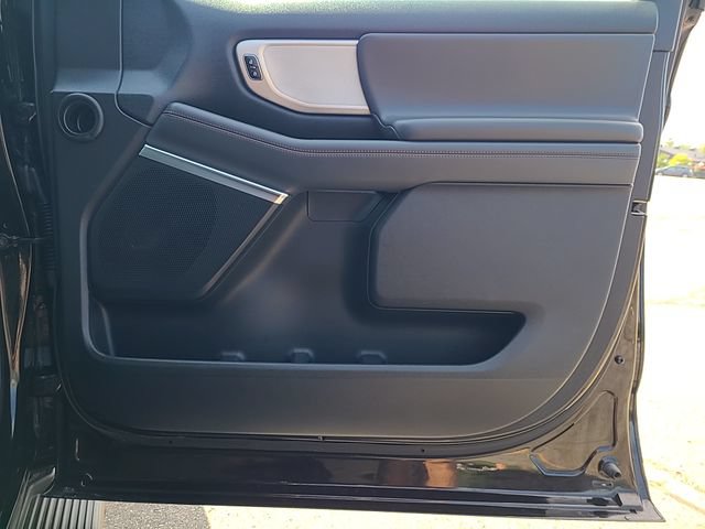 Used 2025 Ford Expedition Active AWD/4WD image 29